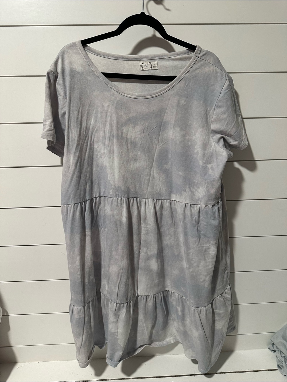 Casual Light Gray Tie-Dye Midi Dress with Short Sleeves
